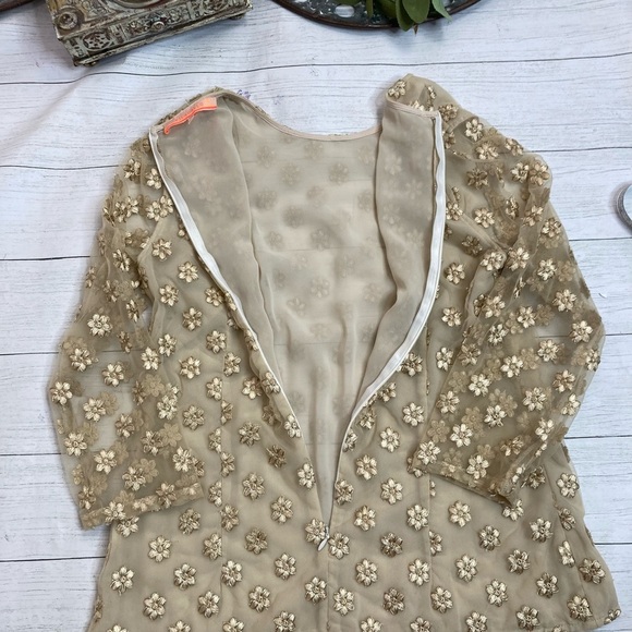 Vilagallo Embroidered Metallic Gold Blouse - Picture 8 of 12